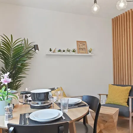 Elegant Studio, Proche Des Bains & Nature Apartment